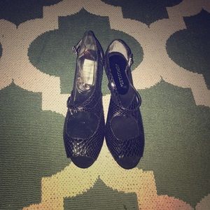 Black Aerosoles sandals